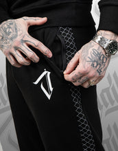 Lade das Bild in den Galerie-Viewer, Jaill J Code Sweatpant Black
